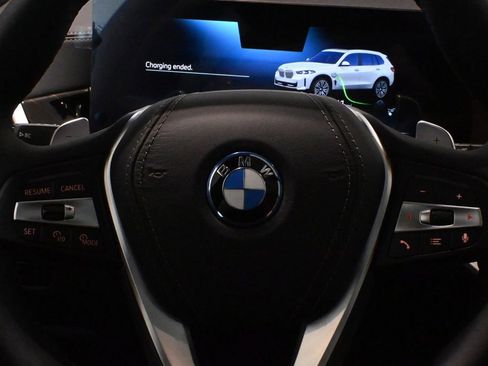 Used 2025 BMW X5 xDrive50e image 18