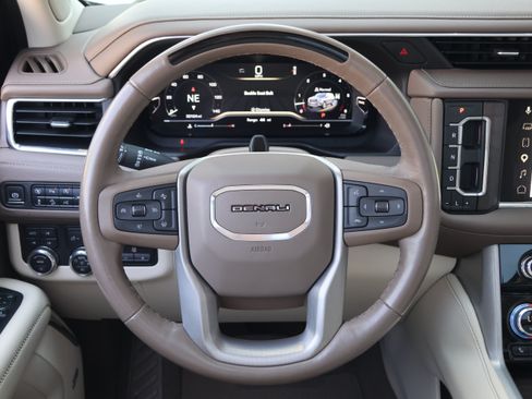Used 2023 GMC Yukon Denali w/ Advanced Technology Package AWD/4WD image 21