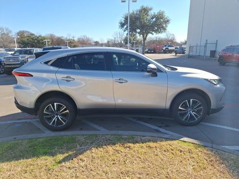 Used 2023 Toyota Venza LE image 7