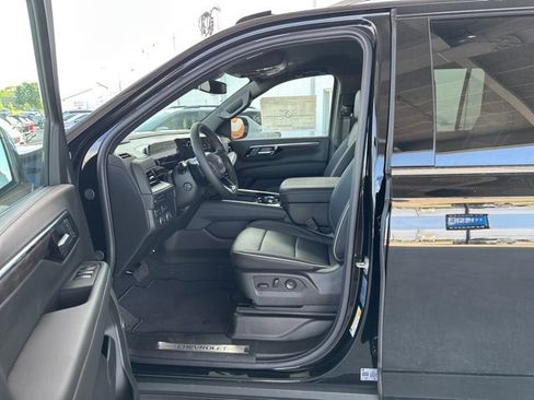 New 2025 Chevrolet Suburban Premier image 16