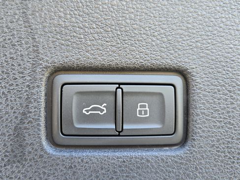 Used 2024 Audi RS Q8 image 25