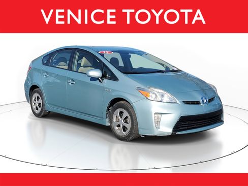 Used 2015 Toyota Prius Two image 1