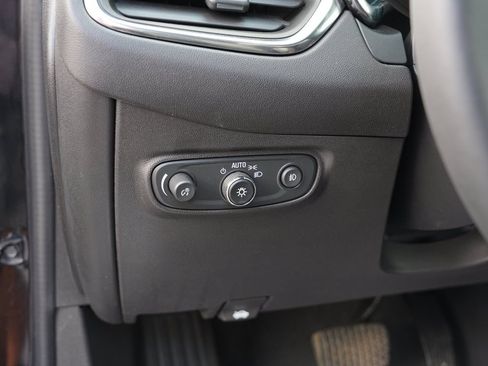 Used 2024 Chevrolet Equinox Premier AWD/4WD image 17