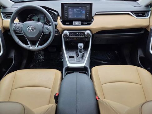Used 2020 Toyota RAV4 XLE Premium FWD image 19