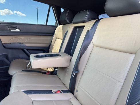 Used 2023 Volkswagen Atlas Cross Sport SE image 8