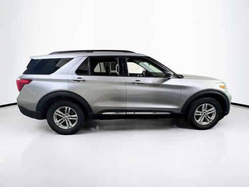 Used 2021 Ford Explorer XLT w/ Equipment Group 202A AWD/4WD image 4