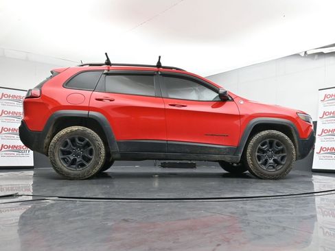 Used 2019 Jeep Cherokee Trailhawk w/ Cold Weather Group image 24