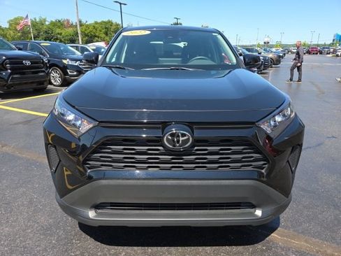 Used 2022 Toyota RAV4 LE AWD/4WD image 2