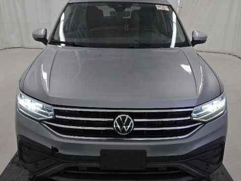 Used 2022 Volkswagen Tiguan SE image 2