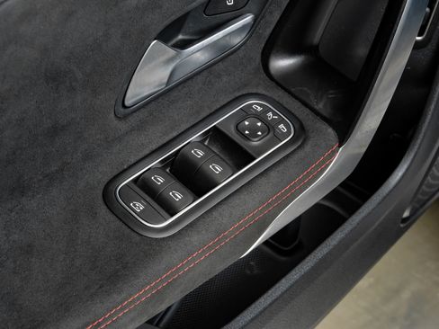 Used 2023 Mercedes-Benz CLA 250 4MATIC image 40