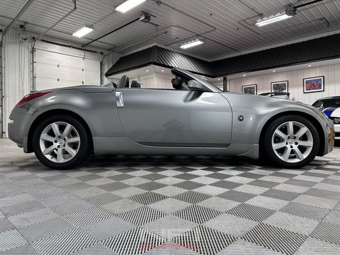 Used 2004 Nissan 350Z Touring RWD image 19