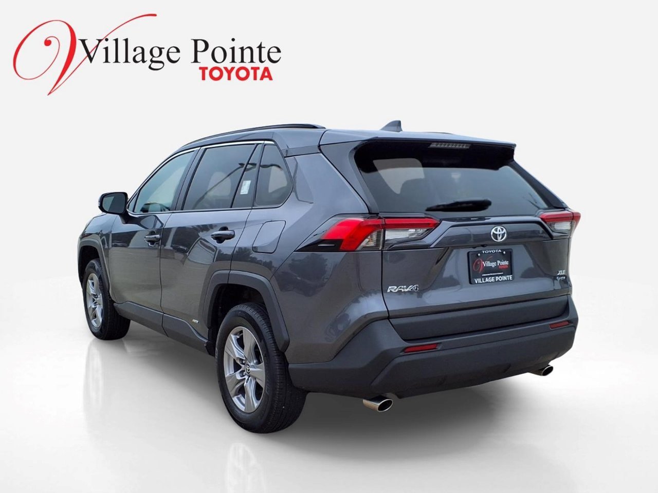 Used 2025 Toyota RAV4 XLE AWD/4WD image 3