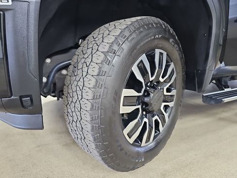 Used 2025 GMC Sierra 2500 Denali Ultimate image 36