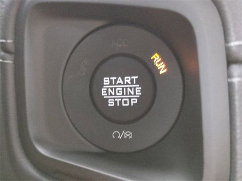 Used 2024 Jeep Wrangler Unlimited Rubicon w/ Technology Group image 28