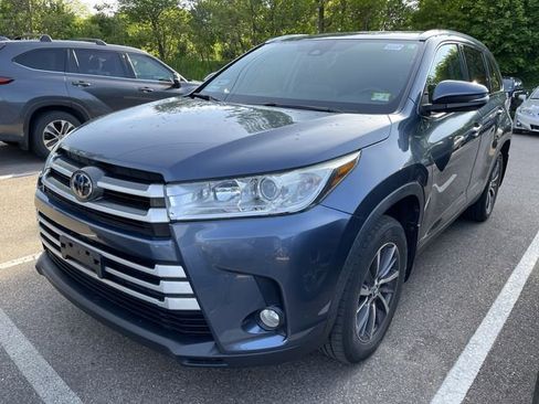 Used 2019 Toyota Highlander XLE AWD/4WD image 2
