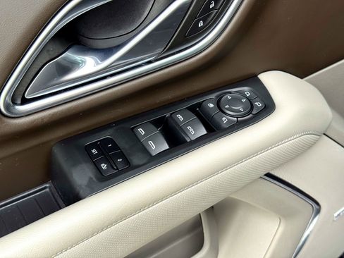 Used 2022 GMC Yukon SLT w/ SLT Premium Package image 17