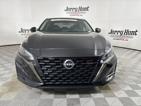 Used 2023 Nissan Altima 2.5 SR FWD image 3