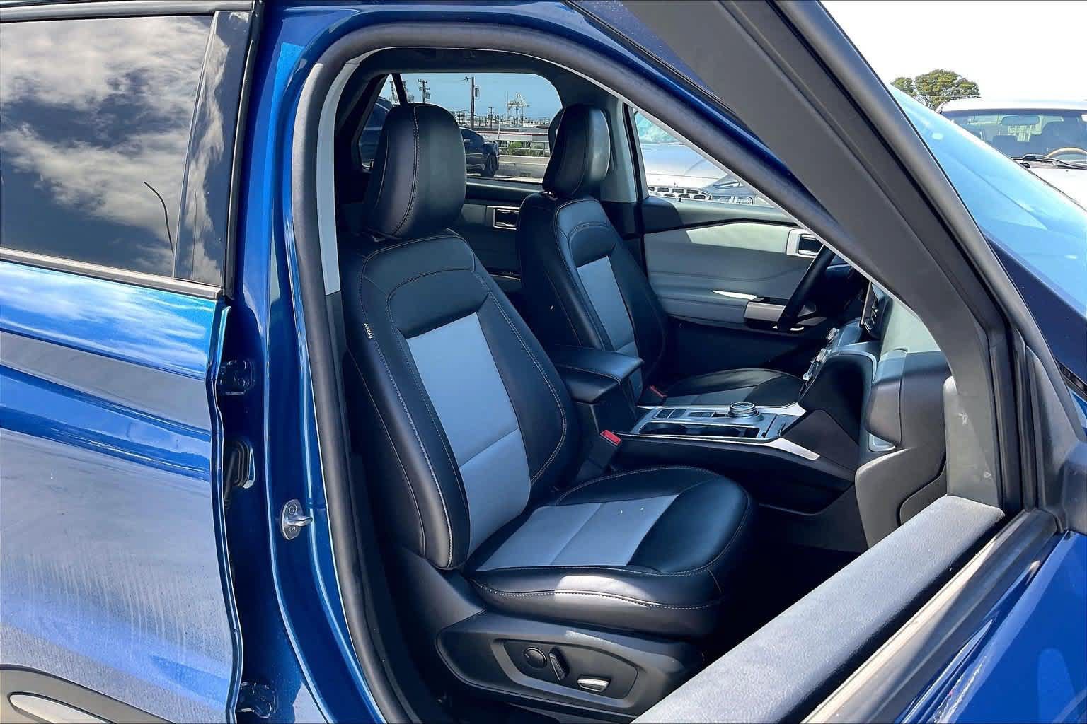 Used 2023 Ford Explorer XLT w/ Equipment Group 202A RWD image 13