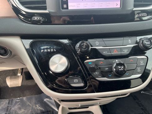 Used 2024 Chrysler Voyager LX FWD image 22
