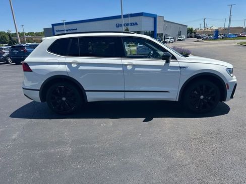 Used 2021 Volkswagen Tiguan SE R-Line AWD/4WD image 12