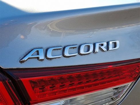 Used 2021 Honda Accord Touring image 29