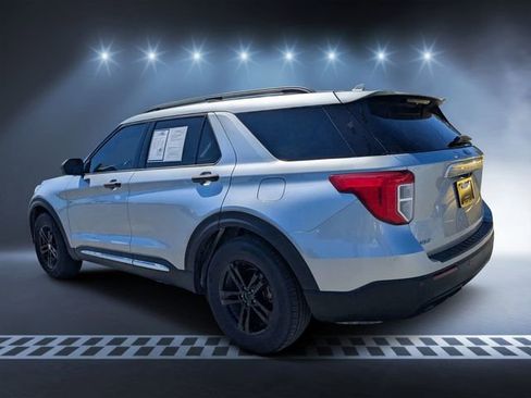 Used 2020 Ford Explorer XLT image 5