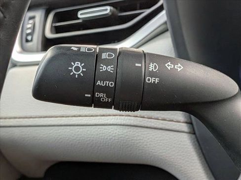 Used 2022 Toyota RAV4 XLE Premium AWD/4WD image 9