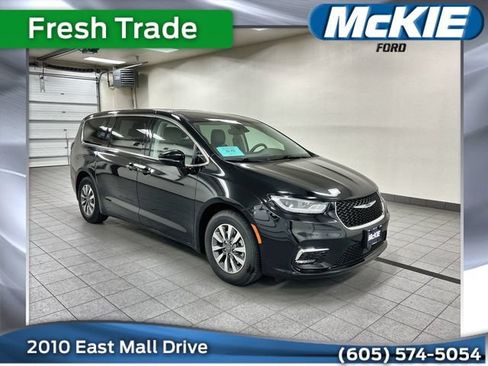 Used 2024 Chrysler Pacifica Limited FWD image 1