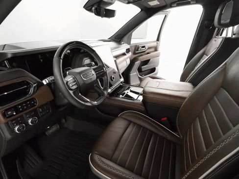 Used 2025 GMC Yukon XL Denali Ultimate image 11