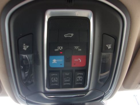 Used 2022 Jeep Grand Cherokee L Limited AWD/4WD image 28