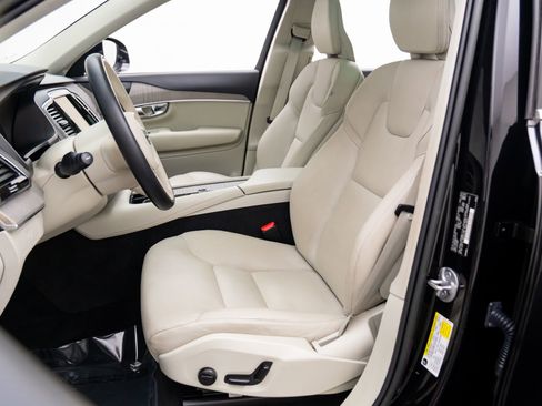 Used 2023 Volvo XC90 B6 Plus w/ Protection Package Premier image 11