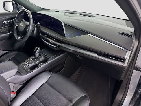 Used 2024 Cadillac XT4 Sport FWD image 28