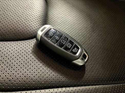 Used 2022 Hyundai Elantra Limited FWD image 34