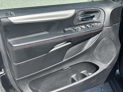 Used 2019 Dodge Grand Caravan GT FWD image 18