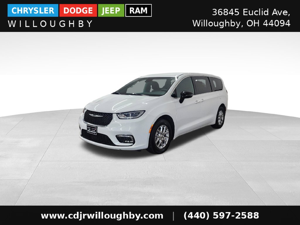 Used 2025 Chrysler Pacifica Select FWD 360° Tour