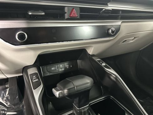 Certified 2025 Kia Sorento S w/ Panoramic Sunroof Package FWD image 12
