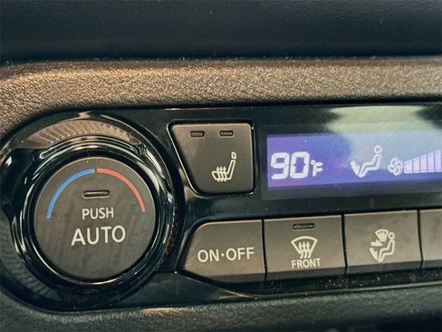 Used 2023 Nissan Kicks SR w/ SR Premium Package image 17