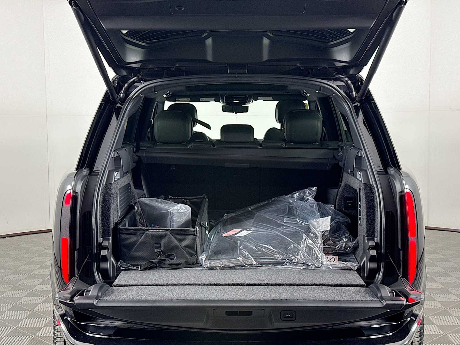 New 2026 Land Rover Range Rover Long Wheelbase SE AWD/4WD image 26