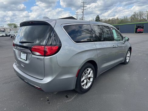 Used 2018 Chrysler Pacifica Touring Plus w/ Tire & Wheel Group FWD image 4