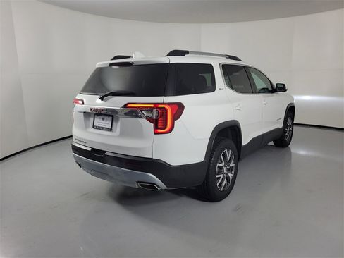 Used 2023 GMC Acadia SLT image 4