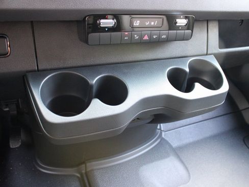 Used 2025 Mercedes-Benz Sprinter 2500 image 18