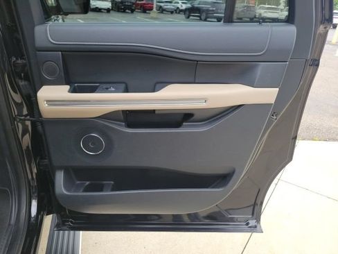 Used 2022 Ford Expedition Max Limited AWD/4WD image 27