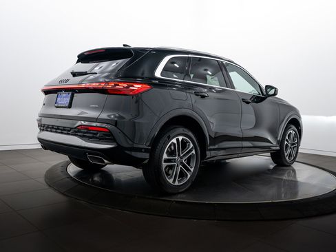 Used 2025 Audi Q5 Premium w/ Convenience Package AWD/4WD image 4