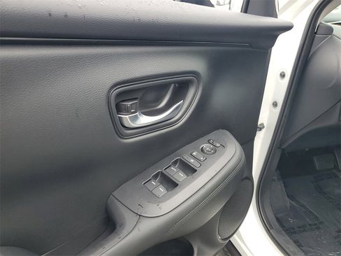 Certified 2025 Honda HR-V LX image 19