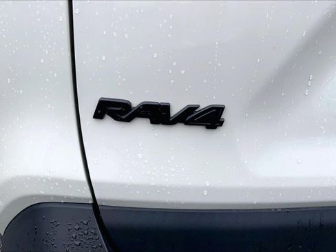 Used 2022 Toyota RAV4 XLE Premium image 7