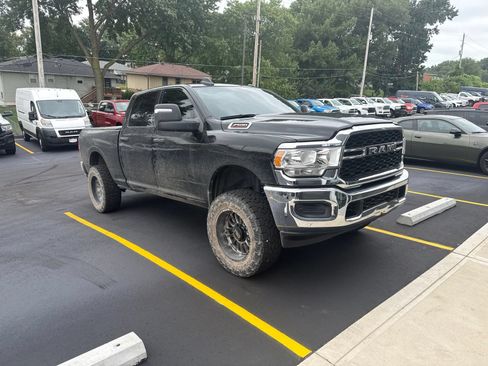 Used 2024 RAM 2500 Tradesman w/ Chrome Appearance Group AWD/4WD image 9