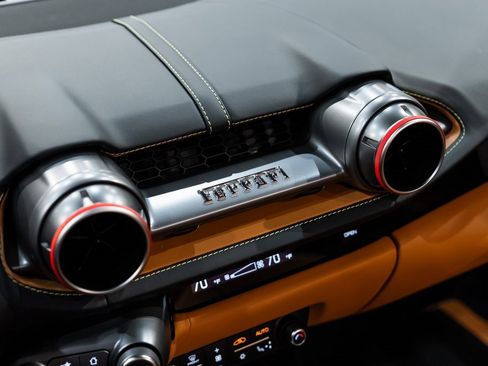 Certified 2022 Ferrari 812 GTS Base image 31