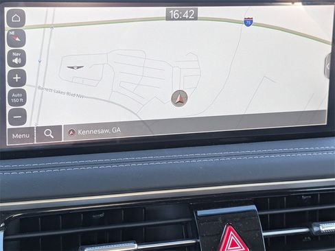 Used 2025 Genesis G70 2.5T image 26