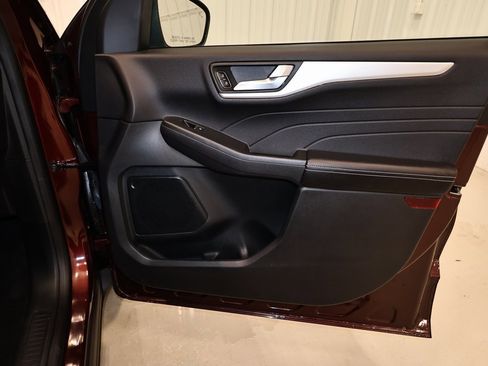 Certified 2021 Ford Escape SE w/ SE Sport Appearance Package image 18