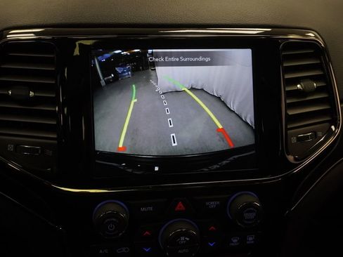 Certified 2020 Jeep Grand Cherokee Limited X image 33